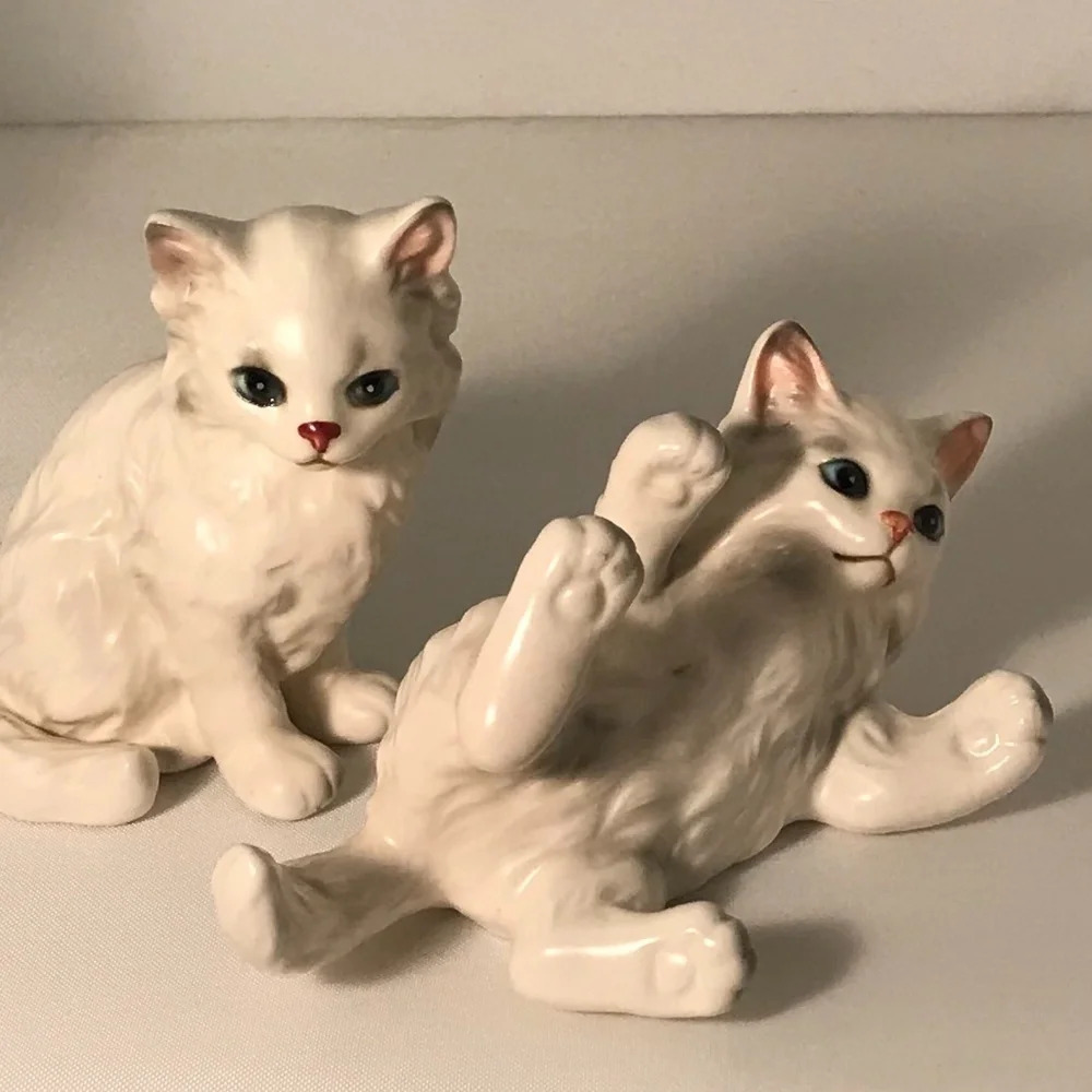 FENTON  Japan Playful Persian Kitty Cats Pair of Figurines Vintage